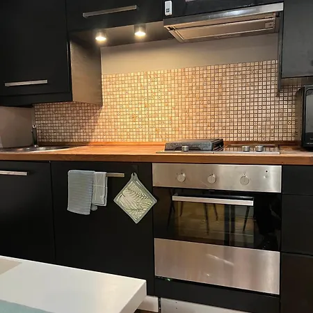 Comfort Place Brno, Hybesova برنو