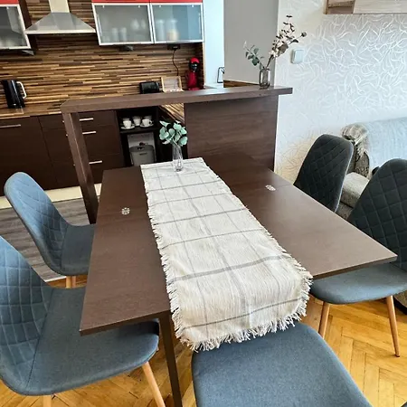 Comfort Place Brno, Hybesova برنو