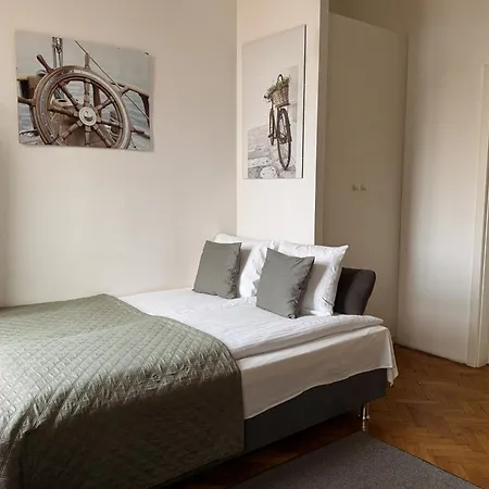 Comfort Place Brno, Hybesova Апартаменты *